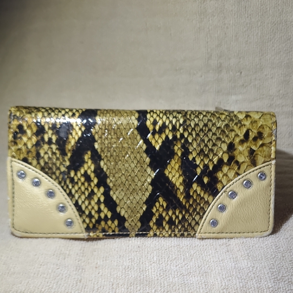 💚💜Vintage Yet Still New 💚💜Snake Print Wallet